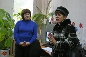 Директор ЦСОН Марина Комарова и директор музейно-выставочного комплекса Елена Воронина
