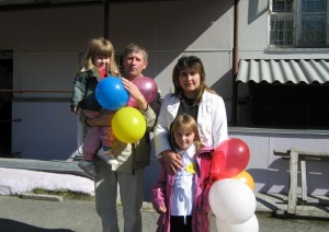 Супруги Поповы с дочками