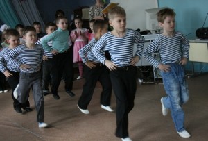 Танец "Яблочко"