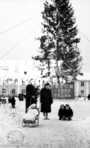 Елка в Центральном сквере, январь 1955 г.,