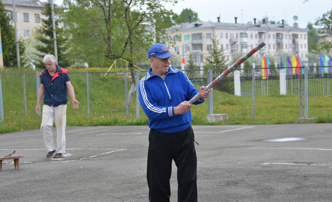 Городошный спорт. Городошный спорт Михаил Смирнов. Анисимов а. городошный спорт. Дима Селиверстов Рыбинск городошный спорт. Городошный спорт Владимир Игоревич.