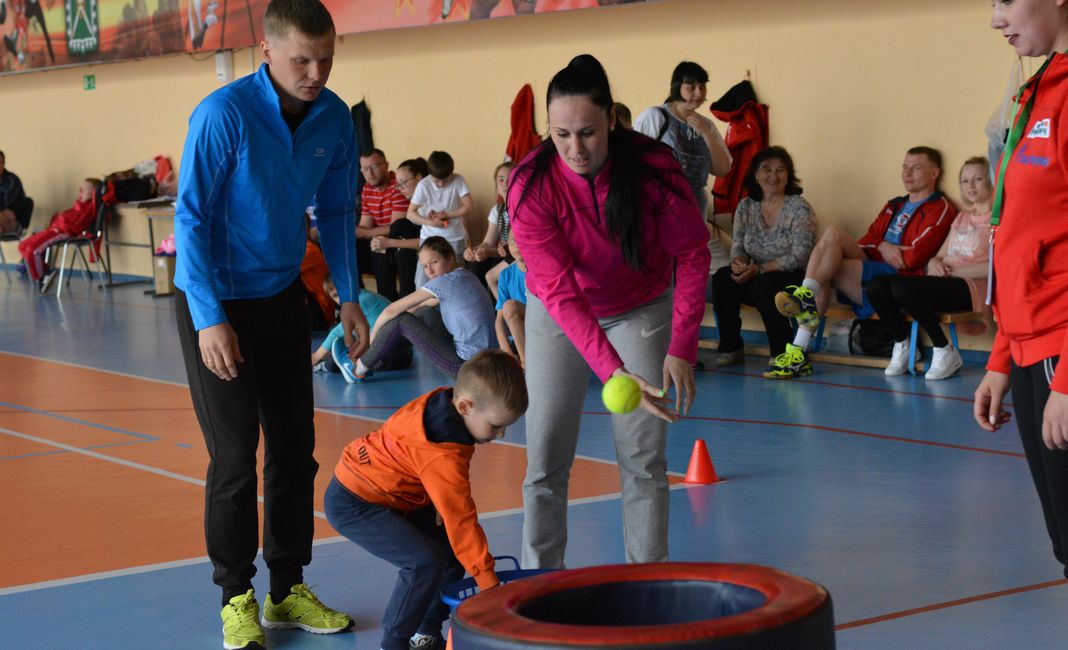 спорт равных возможностей. инвалид архангельской области. спортивная эстафета семейная образ. фестиваль спорта в метеор. парные эстафеты.