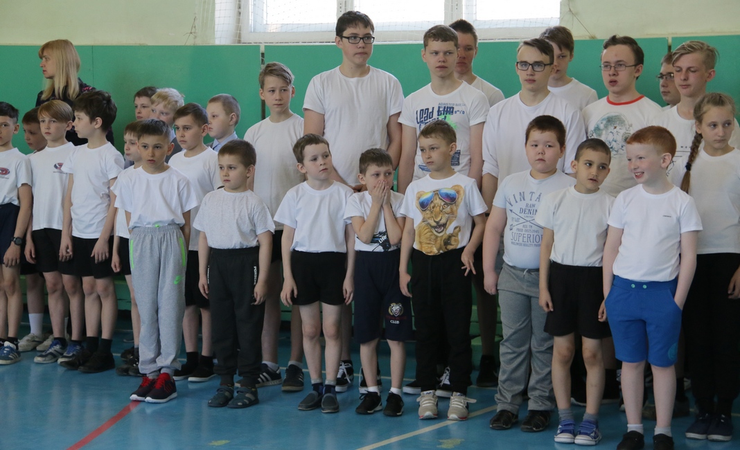 Школа 72 лесной. Школа 72 Лесной Свердловская. Школа 72 спортзал. Ученики 72 школы Лесной.