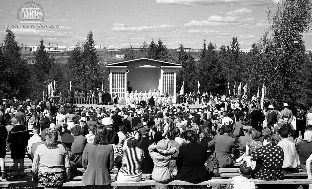 Праздник песни в Лесопарке, открытая танцплощадка, 1959 год, фото С.Е. Федоровского.