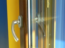 Коммунальщики призывают не оставлять надолго открытыми окна квартир