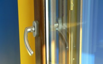 Коммунальщики призывают не оставлять надолго открытыми окна квартир