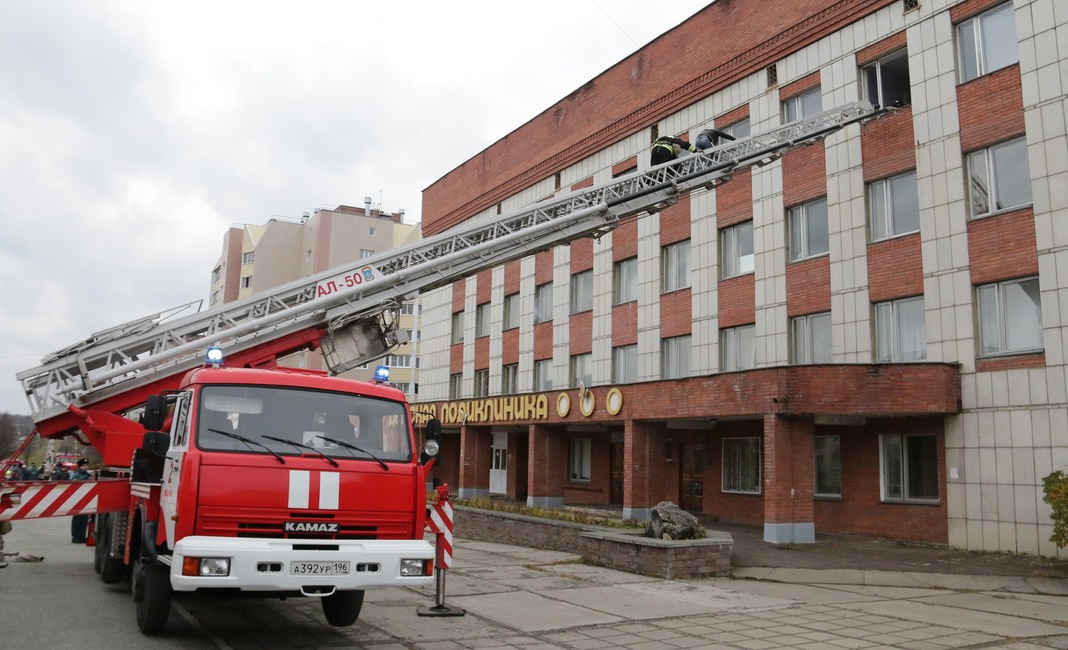 Поселок лесной больница. Детская поликлиника Лесной Свердловская. Городская поликлиника Лесной Свердловская область. Лесной Пушкинский район поликлиника. Фото детская поликлиника Лесной Свердловская область.