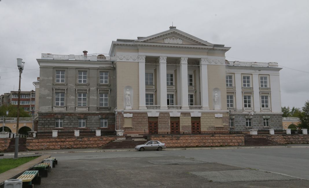 Дк саров. СКДЦ Современник Лесной. Дом культуры Саров. Дом культуры город Лесной.