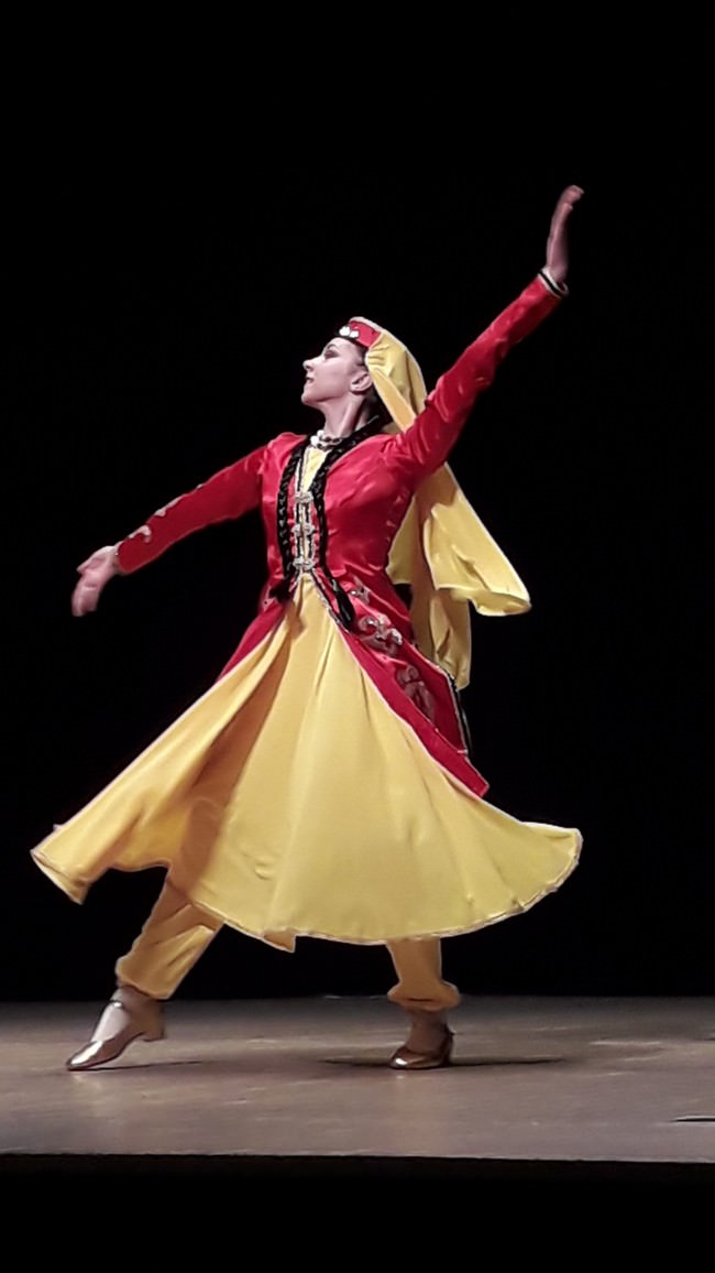 «Памирский танец» Анны Александровой 