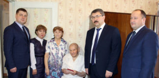 вручение памятных медалей