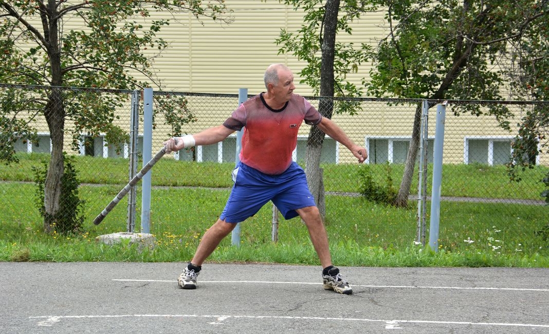 Спортсмен мастер. Глазов городошный спорт. Городошный спорт Нижний Новгород. Городошный спорт рекорд мира. Городошный спорт в Костроме.