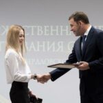 Евгений Куйвашев вручил губернаторские стипендии лучшим студентам и аспирантам Свердловской области