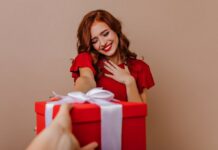 Топ-10 подарков прекрасным дамам на Новый год