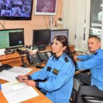 Дежурная часть ЧОП «Добрыня». Сотрудники охранного предприятия контролируют пропуск входящих в