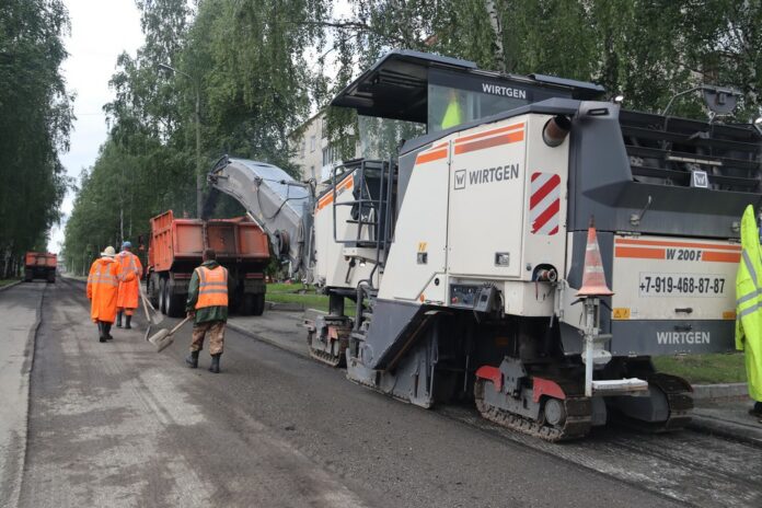 Снятие старого дорожного покрытия по ул. Сиротина. Июль, 2025 год.