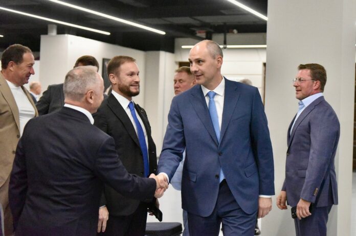 Денис Паслер на встрече с профессиональным сообществом строителей