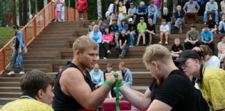 Лесной увидел борьбу титанов