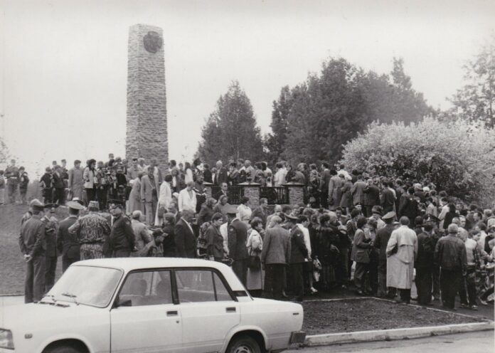 Открытие памятника Олегу Терешкину, 12 июня 1999 года