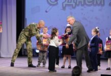 Подарки будущим школьникам