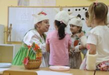 Педагог играющий