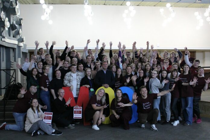 Сергей Жамилов с участниками фестиваля «Погружение».