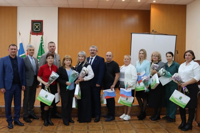 В администрации Лесного состоялось вручение наград в связи с 80-летием атомной промышленности