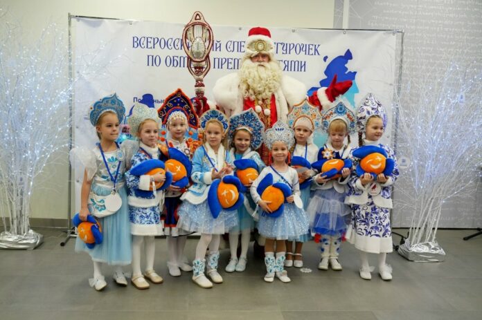 «Снегурочки» из Лесного на Всероссийском слёте по обмену премудростями.