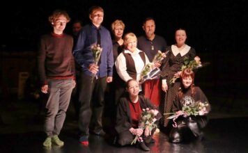 14 историй и один соцопрос… в спектакле