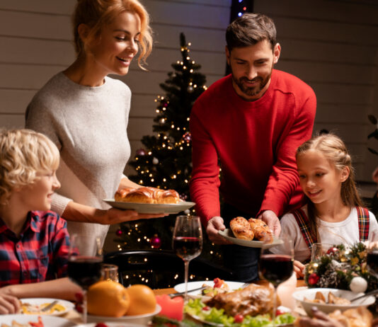 Советы диетолога: как накрыть новогодний стол без ущерба для здоровья