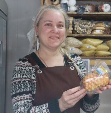 Добрая волшебница из хлебного киоска