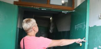 Не делают дверь! Или всё-таки сделают? Но кто?