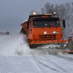 Зима не помеха: более 450 единиц техники ежедневно убирают дороги региона