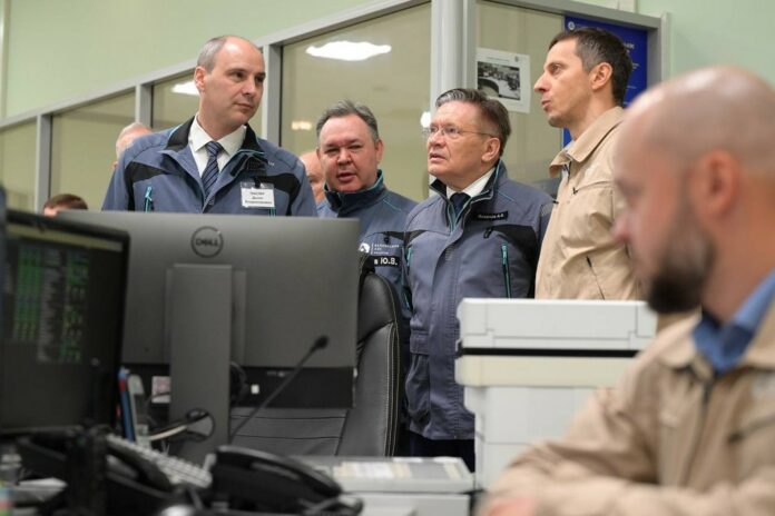 Денис Паслер и Алексей Лихачёв на Белоярской атомной электростанции