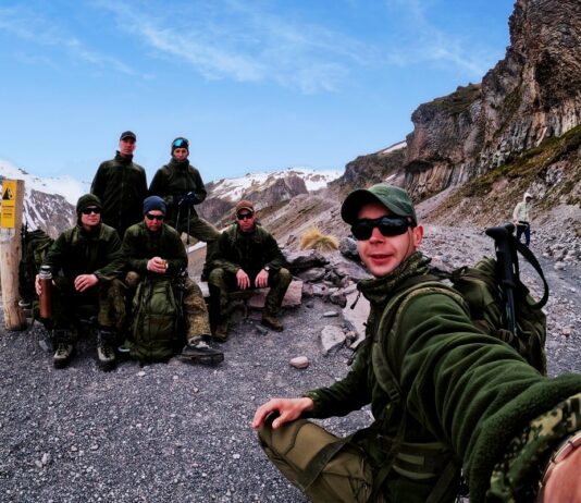Плечом к плечу над облаками: о надёжных товарищах и штурме Эльбруса