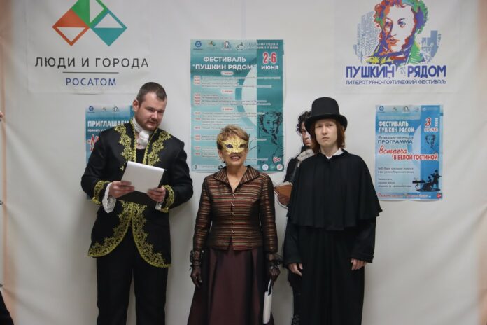 Распорядители «Бальной залы».