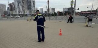 В Екатеринбурге 14-летний подросток на арендованном самокате сбил ребёнка