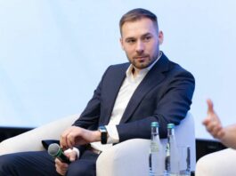 «Я здесь дома»: Антон Шипулин о возвращении в Екатеринбург и реальных делах в глубинке