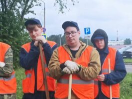 Студенческая бригада трудится на благо комбината