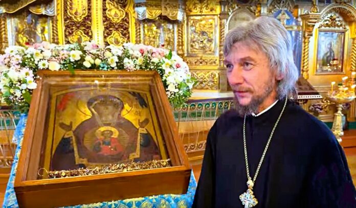 Настоятель храма во имя иконы Божией Матери Знамение в Верхнем Тагиле протоиерей Сергий Седин