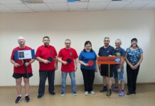 Ветераны пожарной и полицейской служб встретились за теннисным столом